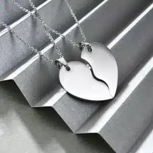 Collier avec moitié de coeurs pour couple 3