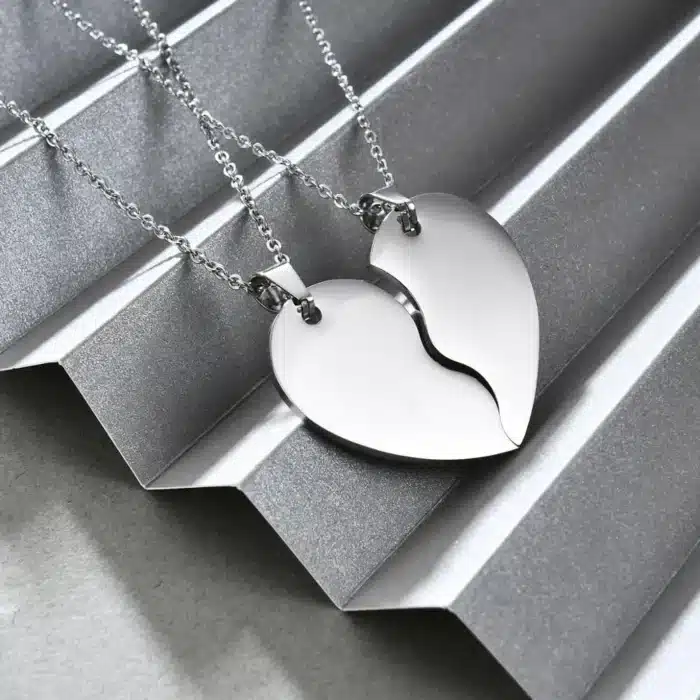 Collier avec moitié de coeurs pour couple 3