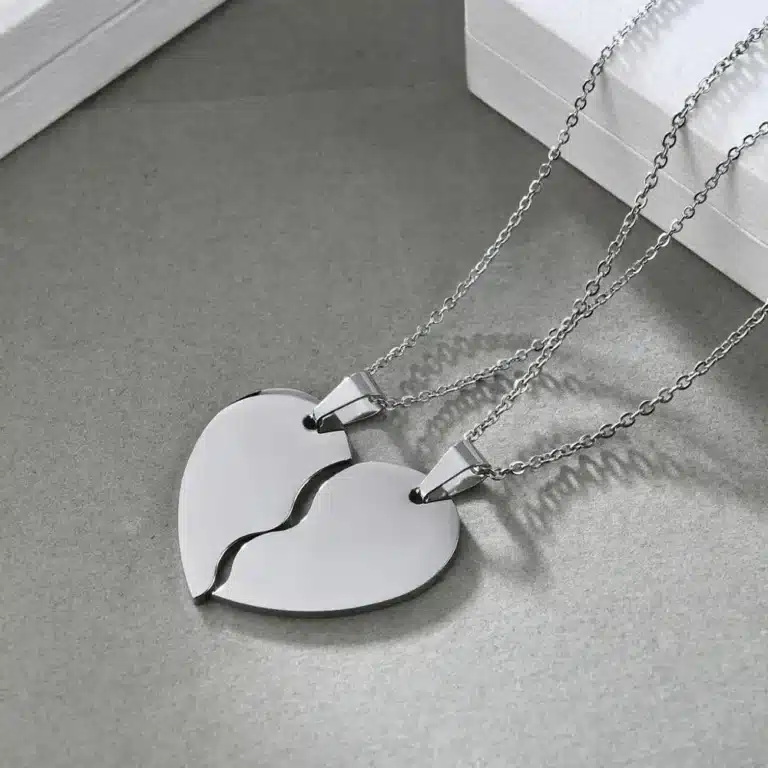 Collier avec moitié de coeurs pour couple 2