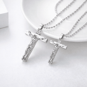 Collier pendentif Jésus croix couple
