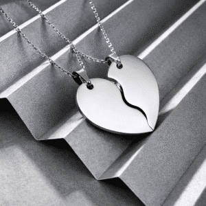 Collier avec moitié de coeurs pour couple