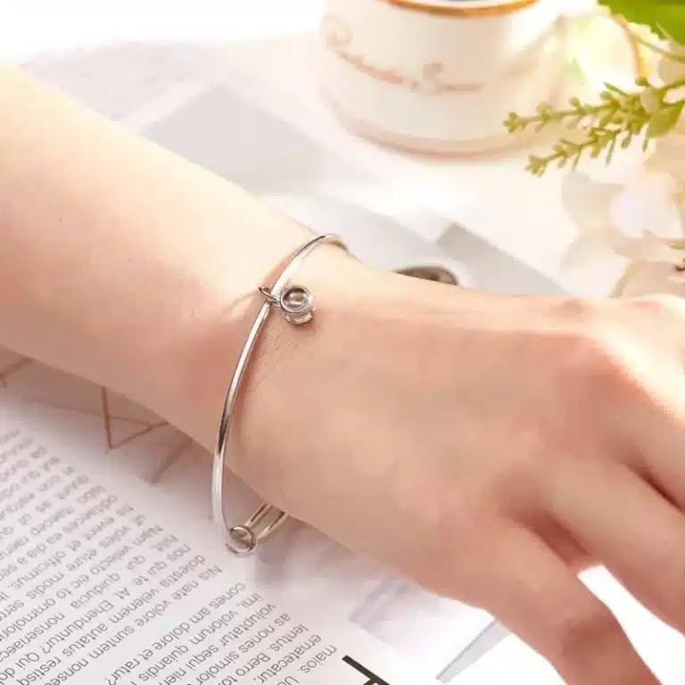 Bracelet à écran de projection 4