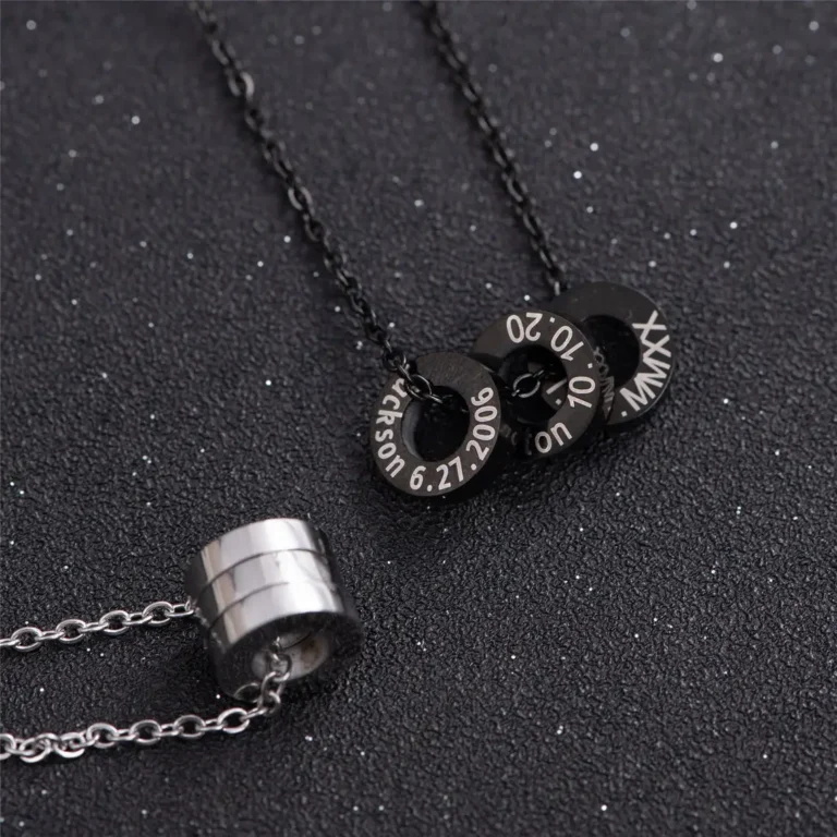 Collier a graver couple 4