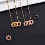 Collier a graver couple 5