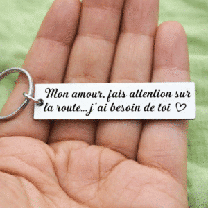 Porte clé couple attention sur la route