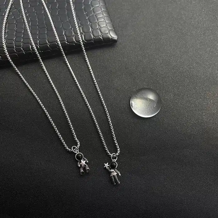 Collier couple astronaute 6