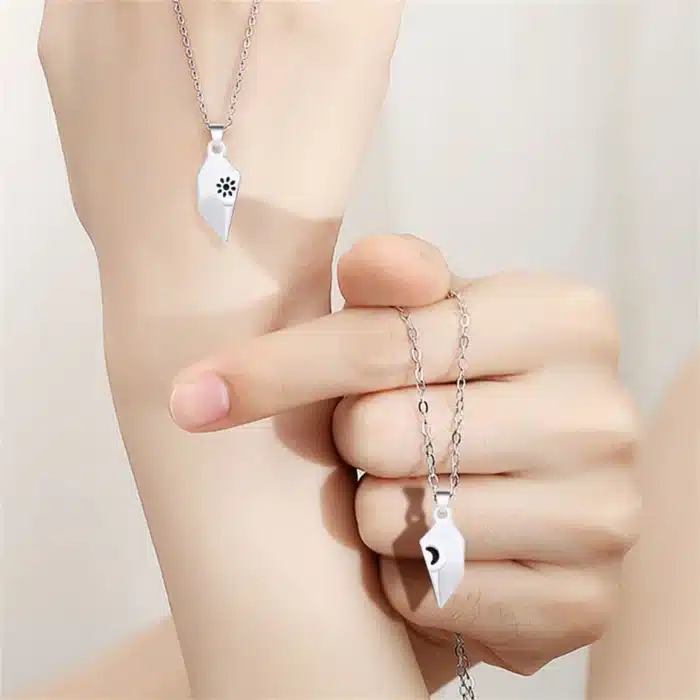 Collier couple longue distance lune 1