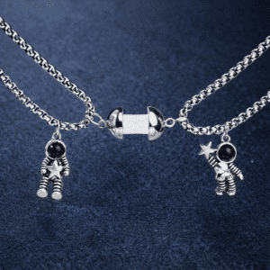 Collier couple astronaute