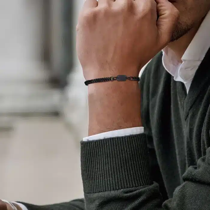 Bracelet couple personnalisé noir et argent initiale 2