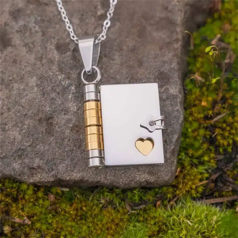 Collier couple personnalisé livre 6