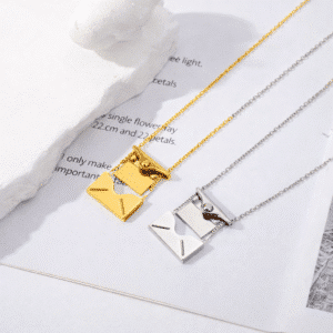 Collier couple personnalisé enveloppe femme