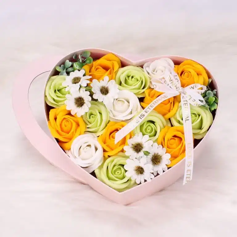Coffret cadeau roses éternelles en forme de cœur 3