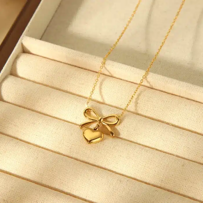 Collier noeud avec petit coeur femme 2