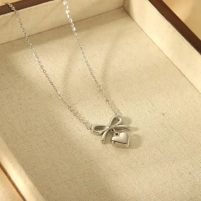 Collier noeud avec petit coeur femme 3