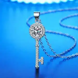 Collier femme clé brillante 1