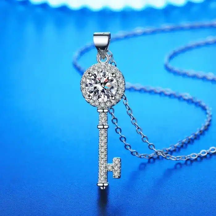 Collier femme clé brillante 1