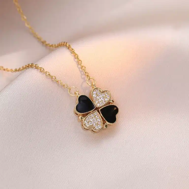 Collier couple femme trèfle noir et blanc 2