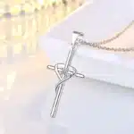 Collier croix amour 1