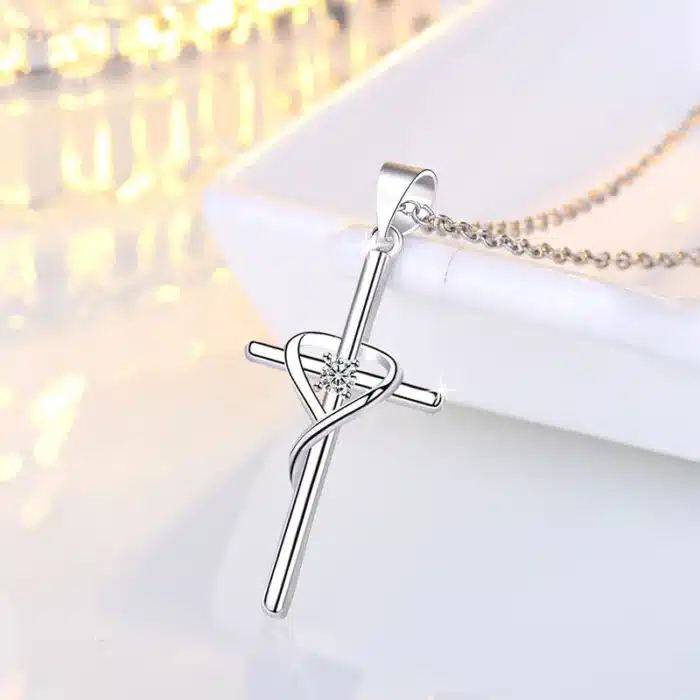 Collier croix amour 1