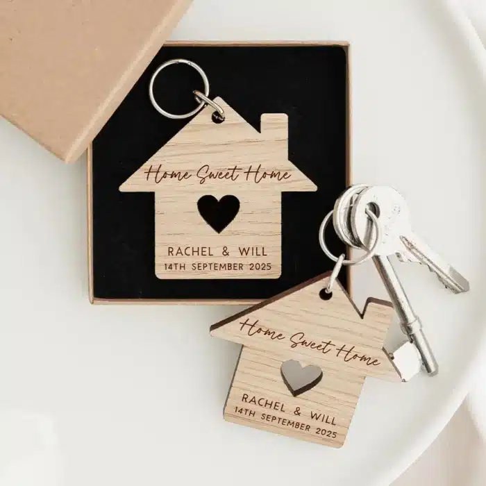 Porte-clés maison en bois personnalisé pour couple 2