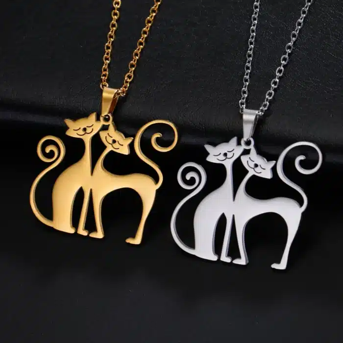 Collier couple de chats avec câlins pour femme 1