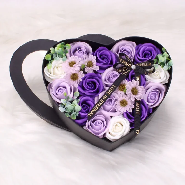 Coffret cadeau roses éternelles en forme de cœur 4