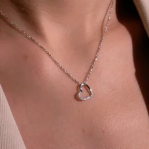 Collier coeur brillant ajouré pour femme 1