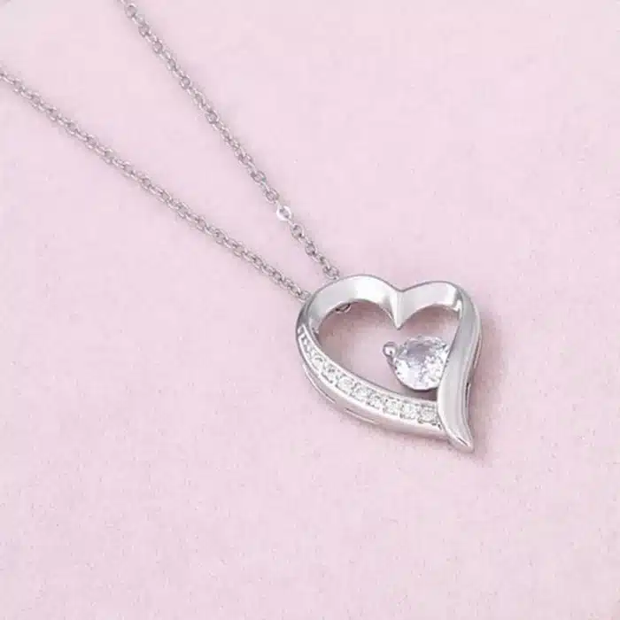 Collier coeur ajouré brillant femme st valentin 3