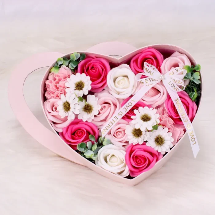 Coffret cadeau roses éternelles en forme de cœur 1
