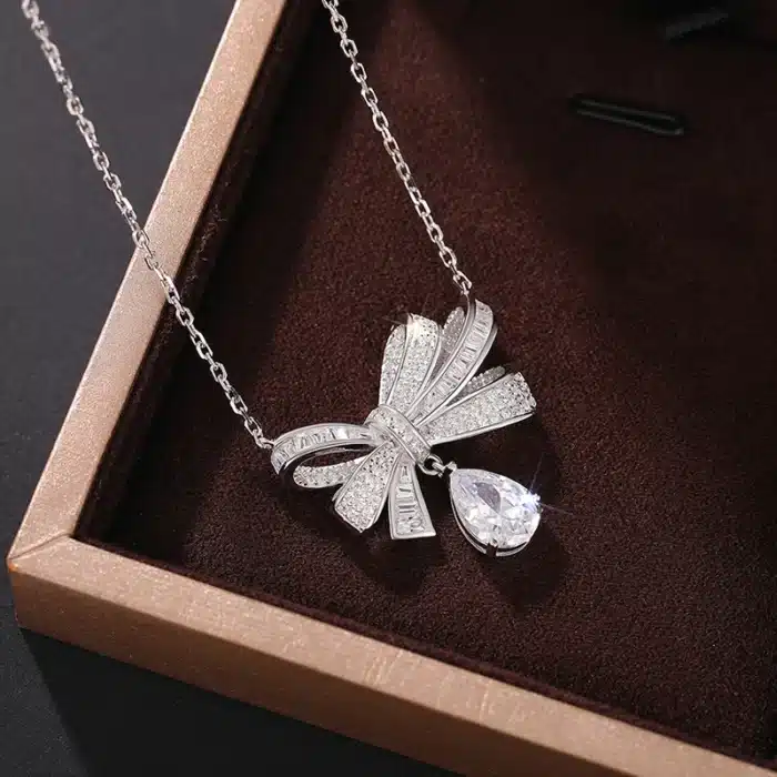 Collier couple noeud papillon pour femme 3