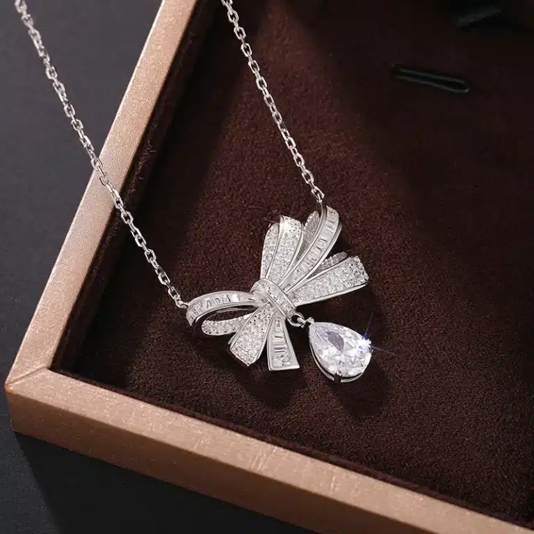 Collier couple noeud papillon pour femme 3