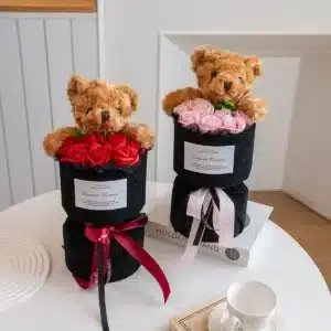 Bouquet de roses éternelles avec ours mignon 1