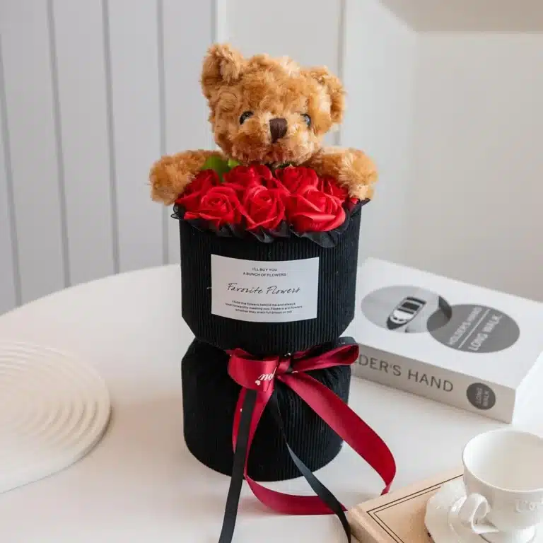 Bouquet de roses éternelles avec ours mignon 5