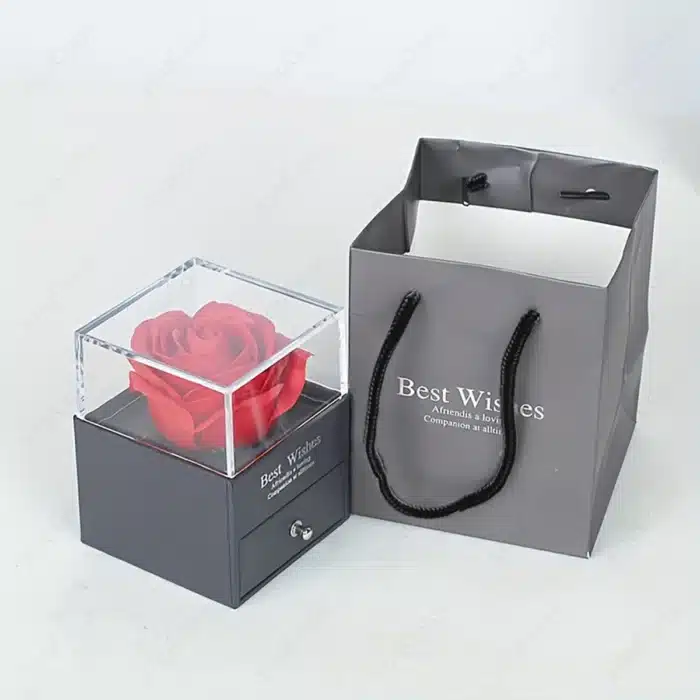 Boite à bijoux rose éternelle avec collier coeur 5