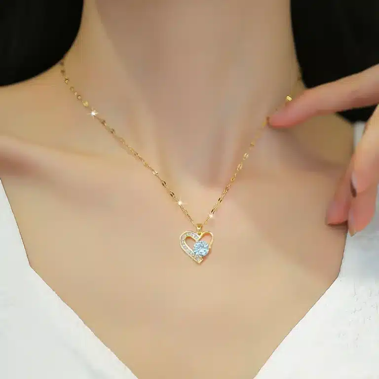 Collier pour femme coeur asymétrique 3