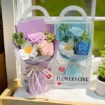 Bouquet avec trois roses éternelles 4