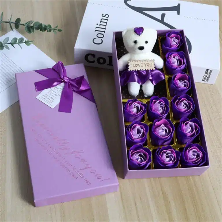 Boite avec roses éternelles et nounours 1