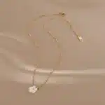 Collier couple femme fleur blanche 5
