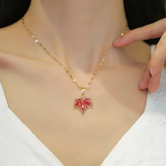 Collier feuille d'érable pour femme 1