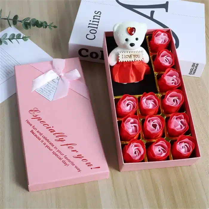 Boite avec roses éternelles et nounours 3