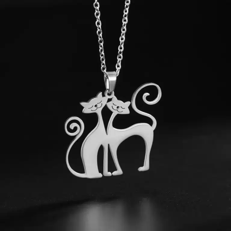 Collier couple de chats avec câlins pour femme 2