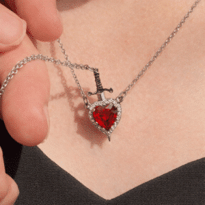 Collier couple coeur épée
