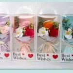 Bouquet avec trois roses éternelles 5