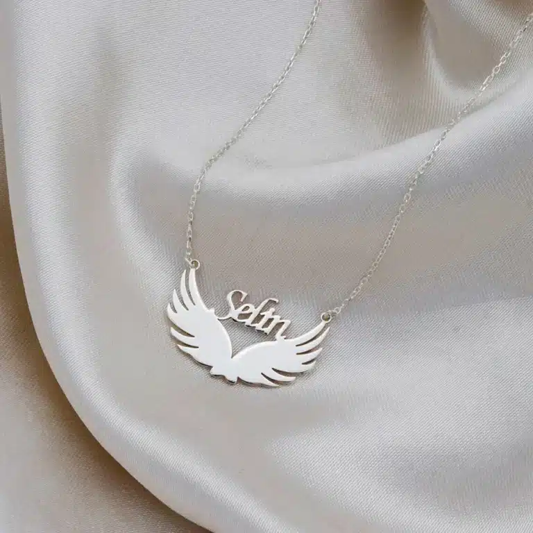 Collier couple femme personnalisé prénom ailes 2