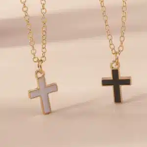 Duo colliers couple croix noir et blanc 1