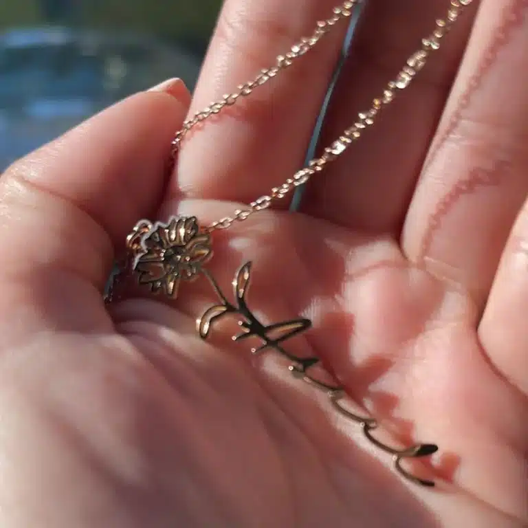 Collier femme personnalisé en forme de rose 3