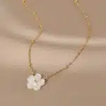 Collier couple femme fleur blanche 2