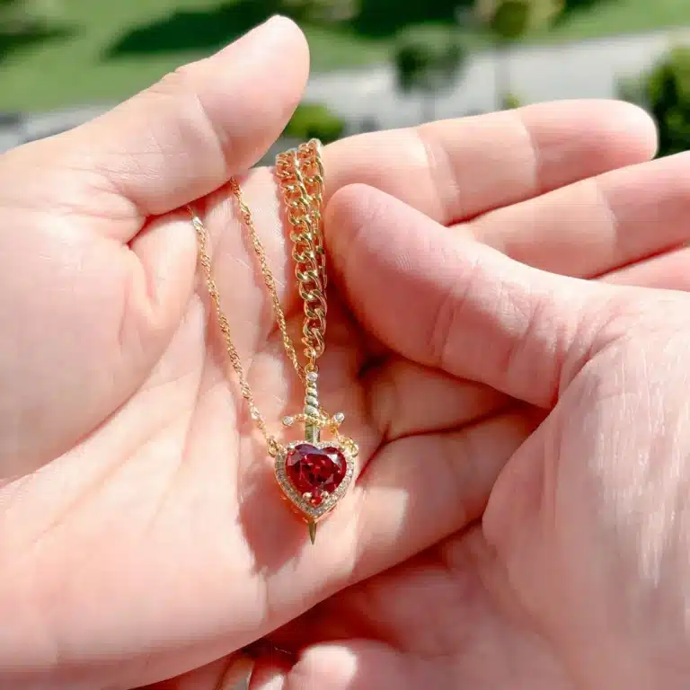 Collier couple femme coeur épée 2