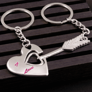 Porte-clés couple amour flèche avec coeur