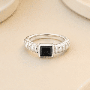 Bague femme manchette argent pierre carrée noire